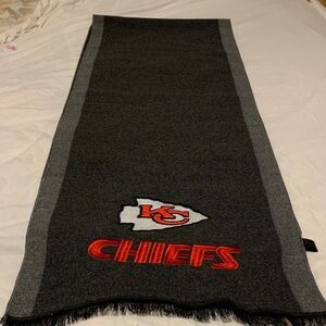 Kansas City Chiefs Gray and Red Scarf. New.Measur 180cmx30cm. 35%viscose 65%poly
